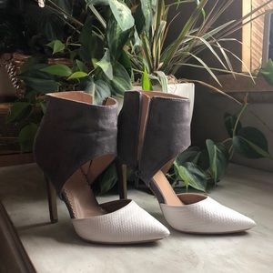 Women’s 7.5 gray & white heels
